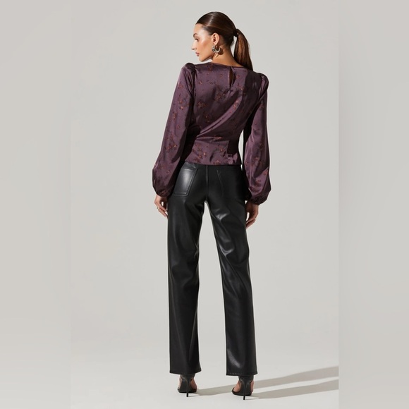 NWT ASTR The Label Bishop Sleeve Twist Floral Top Plum - Picture 3 of 6